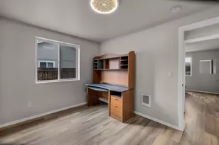 2470 NE 3rd St, Redmond, OR 97756 - Photo 15