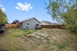 2470 NE 3rd St, Redmond, OR 97756 - Photo 23