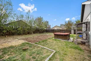 2470 NE 3rd St, Redmond, OR 97756 - Photo 25