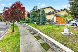 1082 La Loma Dr, Medford, OR 97504 - Photo 25