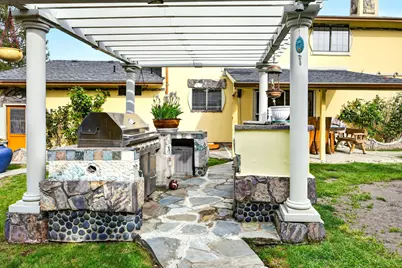 1082 La Loma Drive, Medford, OR 97504 - Photo 9