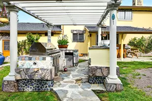 1082 La Loma Dr, Medford, OR 97504 - Photo 9
