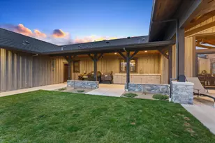 310 Pierce Rd, Medford, OR 97504 - Photo 11