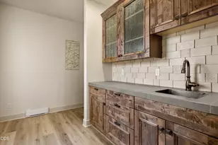 24442 Dodds Rd, Bend, OR 97701 - Photo 11