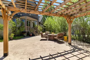 24442 Dodds Rd, Bend, OR 97701 - Photo 57