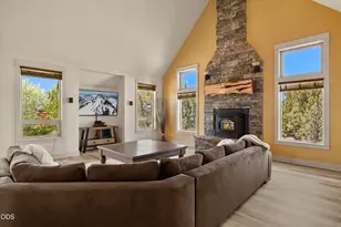 24442 Dodds Rd, Bend, OR 97701 - Photo 15