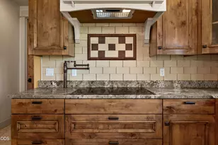 24442 Dodds Rd, Bend, OR 97701 - Photo 27