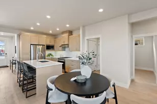 60932 SE Apollo Pl, Bend, OR 97702 - Photo 3