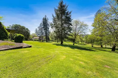 254 El Camino Way, Grants Pass, OR 97526 - Photo 3