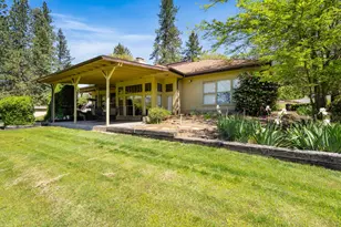 254 El Camino Way, Grants Pass, OR 97526 - Photo 3