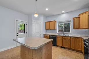 161 NE 9th St, Madras, OR 97741 - Photo 11