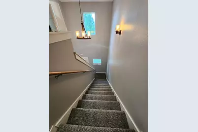 161 NE 9th Street, Madras, OR 97741 - Photo 3