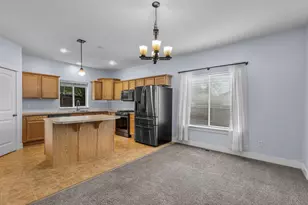 161 NE 9th St, Madras, OR 97741 - Photo 9
