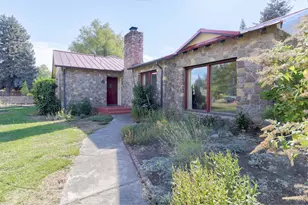 547 Oakdale Dr, Medford, OR 97501 - Photo 1
