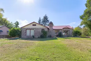 547 Oakdale Dr, Medford, OR 97501 - Photo 1