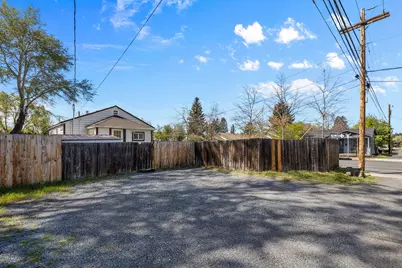 640 NW Delaware Avenue, Bend, OR 97703 - Photo 23