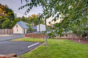 624 NW Hill St, Bend, OR 97703 - Photo 21