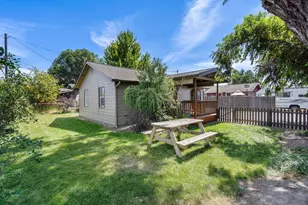 654 NW 4th St, Redmond, OR 97756 - Photo 5