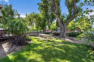 654 NW 4th St, Redmond, OR 97756 - Photo 25