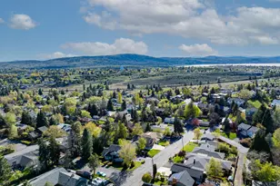 1990 Arlington Dr, Klamath Falls, OR 97601 - Photo 9