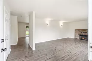 689 S Modoc Ave, Medford, OR 97504 - Photo 5