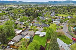 689 S Modoc Ave, Medford, OR 97504 - Photo 43