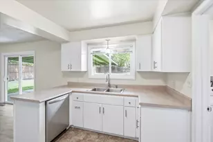 689 S Modoc Ave, Medford, OR 97504 - Photo 15