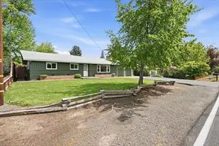 689 S Modoc Ave, Medford, OR 97504 - Photo 3