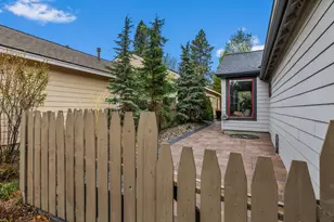 61578 Devils Lake Dr, Bend, OR 97702 - Photo 25