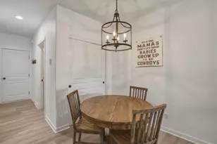 950 N Hindeman St, Sisters, OR 97759 - Photo 15