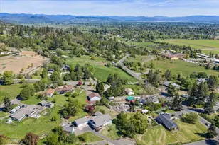 2340 Hillside Dr, Central Point, OR 97502 - Photo 37