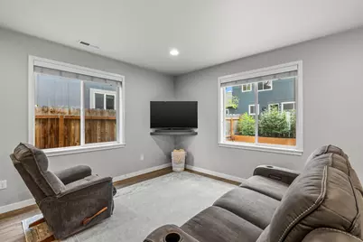 21267 Thornhill Lane, Bend, OR 97701 - Photo 9