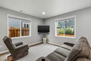 21267 Thornhill Ln, Bend, OR 97701 - Photo 9