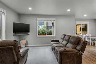 21267 Thornhill Ln, Bend, OR 97701 - Photo 7