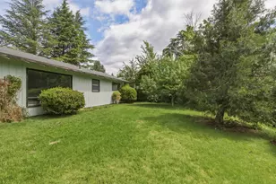 1984 Woodlawn Dr, Medford, OR 97504 - Photo 7