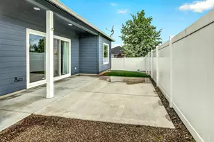 1723 Luxor Ln, Medford, OR 97504 - Photo 13