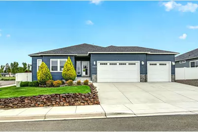 1723 Luxor Lane, Medford, OR 97504 - Photo 1
