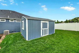 1723 Luxor Ln, Medford, OR 97504 - Photo 9