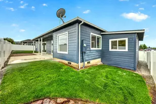 1723 Luxor Ln, Medford, OR 97504 - Photo 15