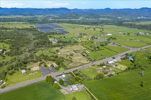14717 Oregon 62, Eagle Point, OR 97524 - Photo 3