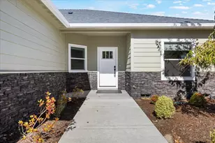 221 Skyhawk Dr, Eagle Point, OR 97524 - Photo 29