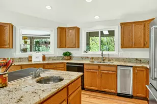 1230 Westmont Dr, Jacksonville, OR 97530 - Photo 7