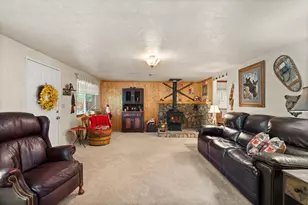 7771 Monument Dr, Grants Pass, OR 97526 - Photo 13
