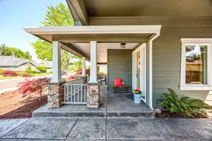 210 Bellerive Dr, Eagle Point, OR 97524 - Photo 5