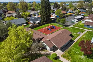 3659 W 18th Ave, Eugene, OR 97402 - Photo 5