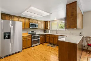 405 Crystal Dr, Grants Pass, OR 97527 - Photo 11