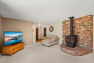 405 Crystal Dr, Grants Pass, OR 97527 - Photo 17