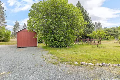 8720 Rogue River Highway, Grants Pass, OR 97527 - Photo 43