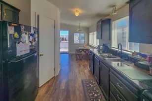 4729 S Pacific Hwy, Phoenix, OR 97535 - Photo 3