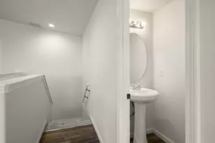 438 NW 19th St, Redmond, OR 97756 - Photo 9